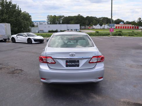Used 2013 Toyota Corolla LE FWD image 9