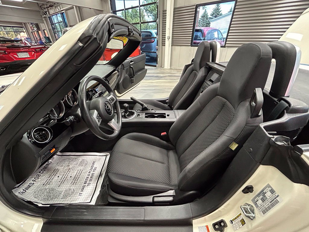 Used 2007 MAZDA MX-5 Miata Touring RWD image 40