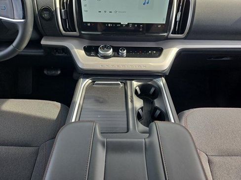 Used 2025 Ford Expedition Active RWD image 21