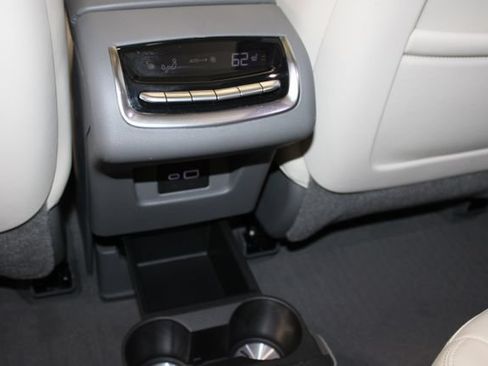 Used 2024 Cadillac XT6 Premium Luxury AWD/4WD image 13