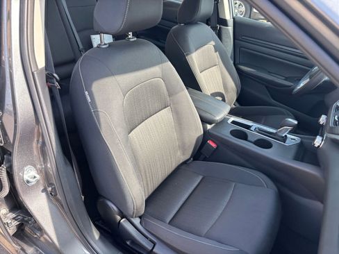 Used 2025 Nissan Altima 2.5 SV FWD image 36