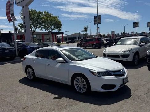 Used 2018 Acura ILX image 3