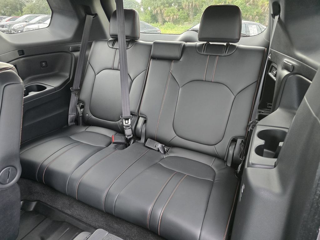 Used 2025 Honda Pilot TrailSport image 18