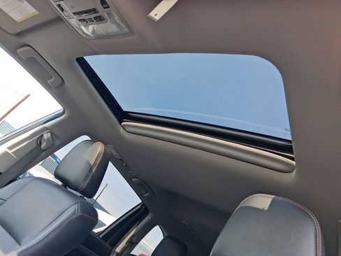 Used 2017 Toyota Highlander Limited AWD/4WD image 16