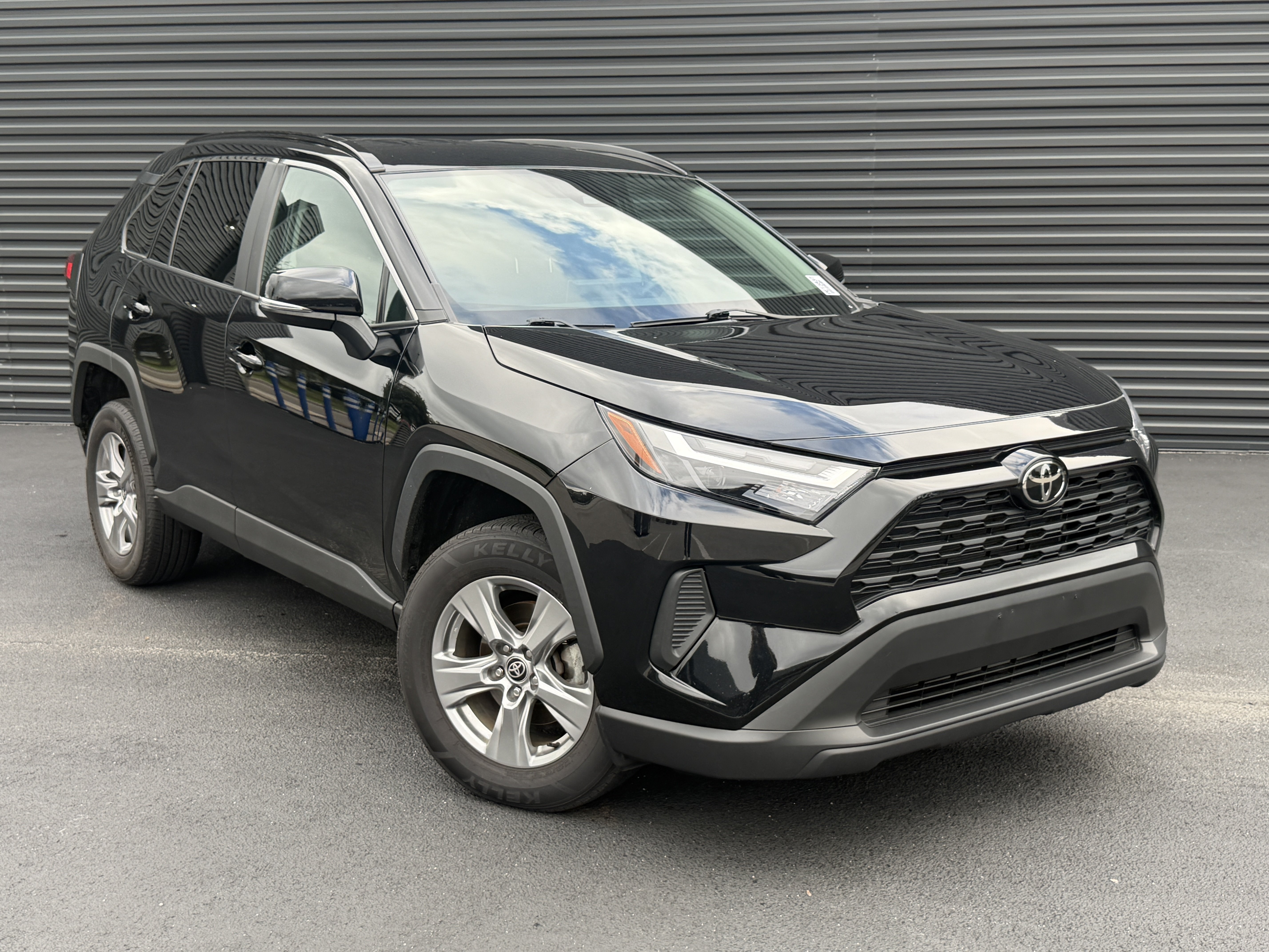 Used 2024 Toyota RAV4 XLE FWD image 6