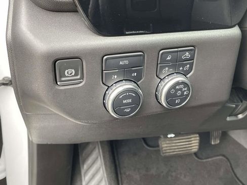 Certified 2025 GMC Sierra 1500 SLT image 16