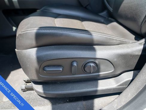 Used 2022 GMC Terrain SLT image 18