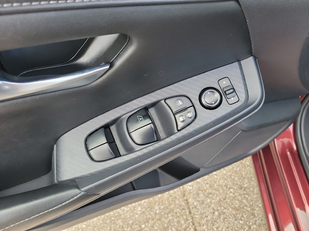 Used 2024 Nissan Sentra SV FWD image 17