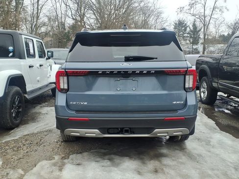 Used 2025 Ford Explorer Active w/ Active Comfort Package image 3
