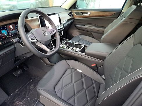 New 2026 Volkswagen Atlas SE image 7