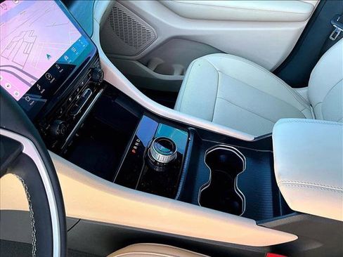 Used 2025 Jeep Grand Cherokee Limited w/ Luxury Tech Group II RWD image 15