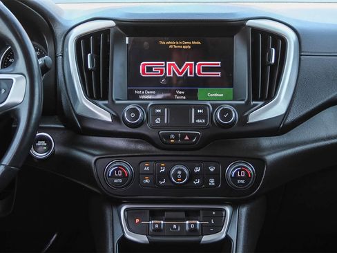 Used 2022 GMC Terrain SLT image 16