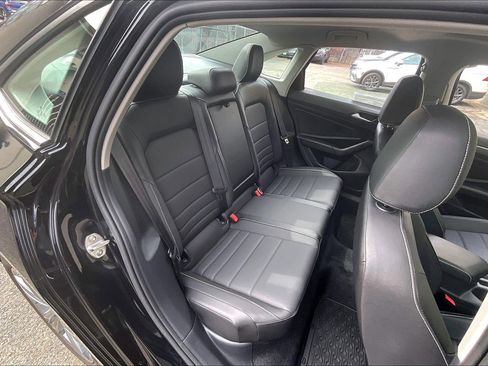 Certified 2024 Volkswagen Jetta SE w/ Panoramic Sunroof Package image 26