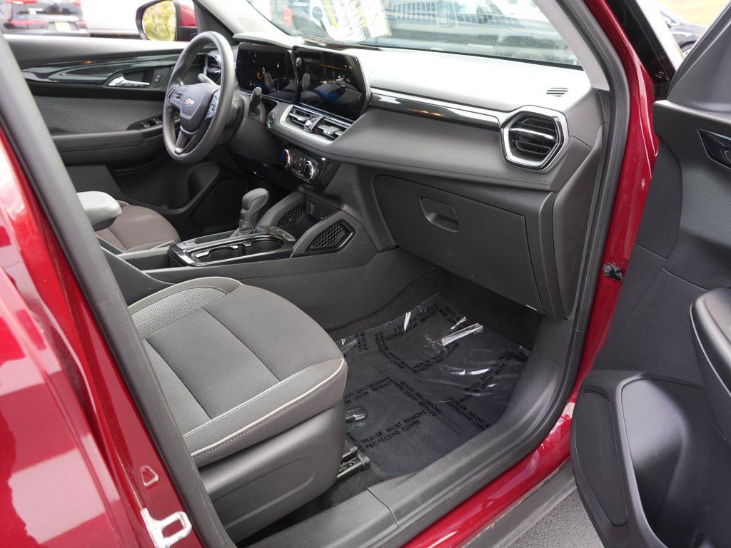 Certified 2024 Chevrolet TrailBlazer LT w/ Driver Confidence Package FWD image 29