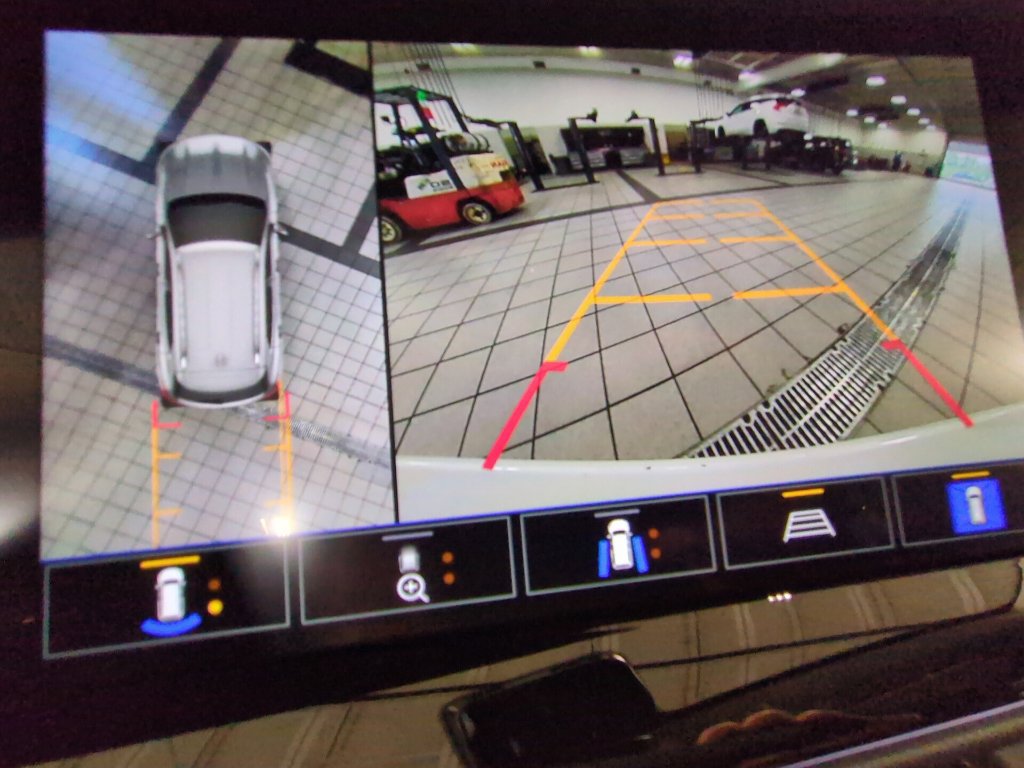 Used 2023 Buick Envision Avenir AWD/4WD image 10