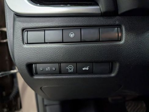 Used 2025 Nissan Rogue SV image 19