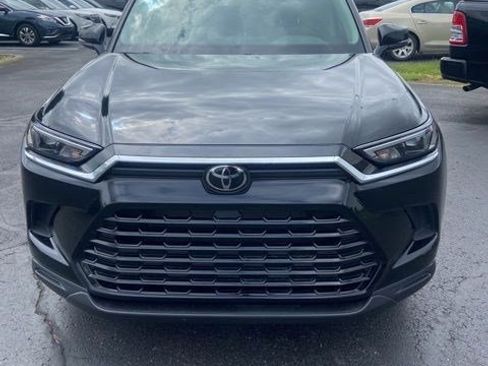 Used 2025 Toyota Grand Highlander AWD image 4