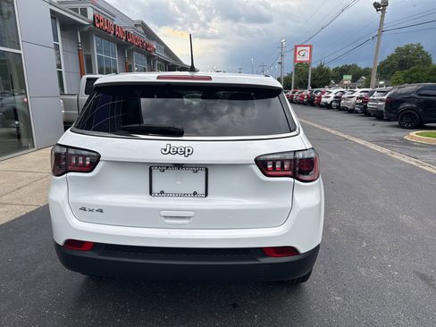 Used 2024 Jeep Compass Sport image 3