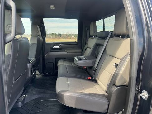 Used 2024 Chevrolet Silverado 2500 ZR2 w/ Technology Package image 16