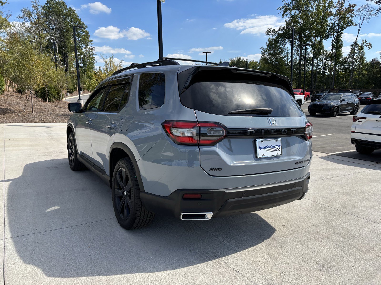 Used 2025 Honda Pilot Black Edition image 8