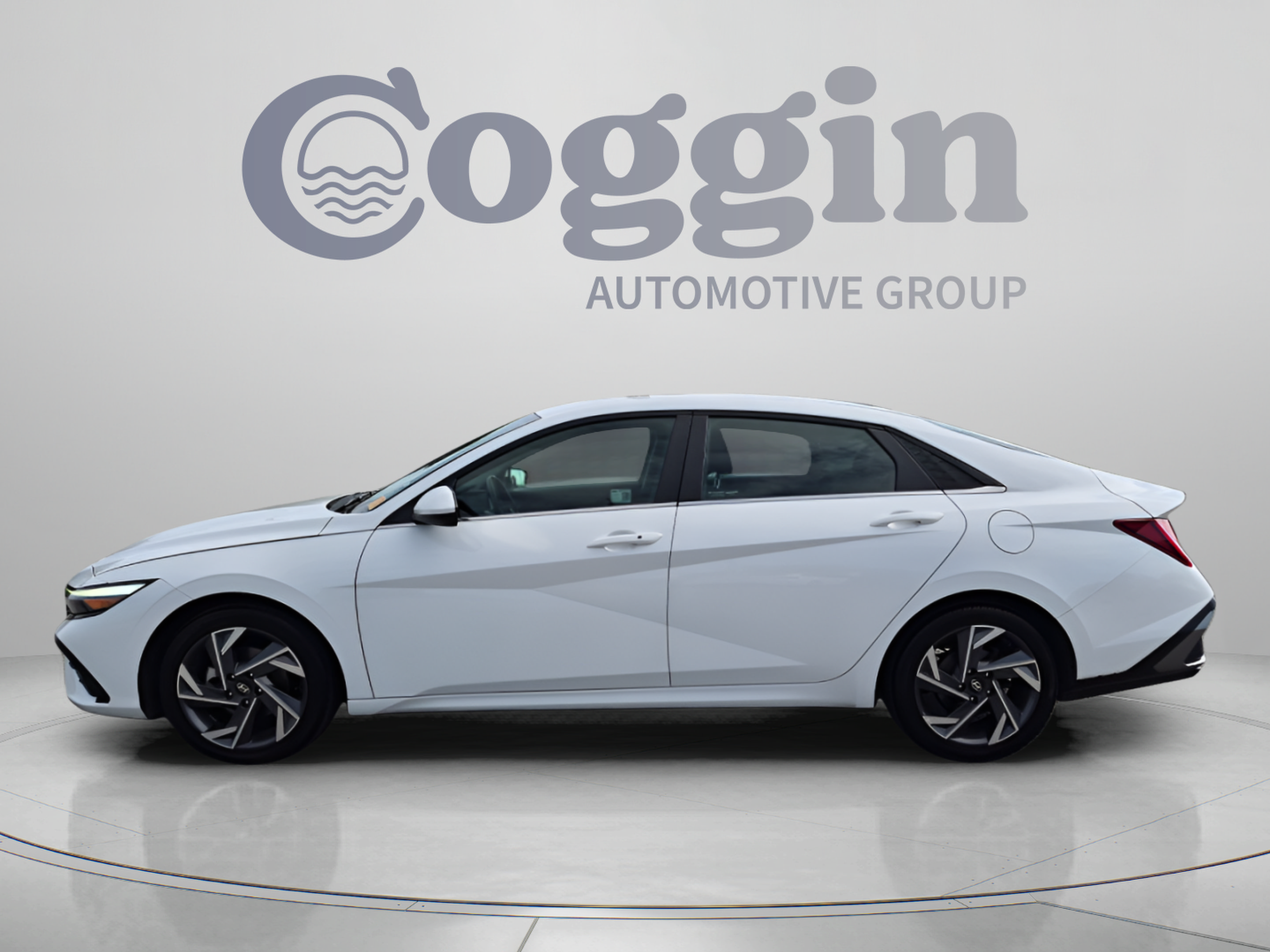 Used 2025 Hyundai Elantra SEL FWD image 3