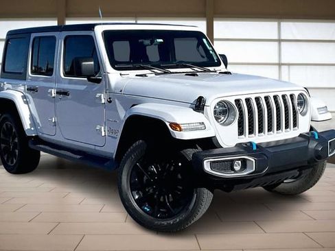 Used 2022 Jeep Wrangler Unlimited Sahara w/ Cold Weather Group image 12