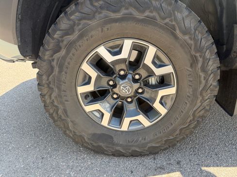 Used 2022 Toyota Tacoma TRD Off-Road w/ Truck Exterior Package (TMS) AWD/4WD image 24