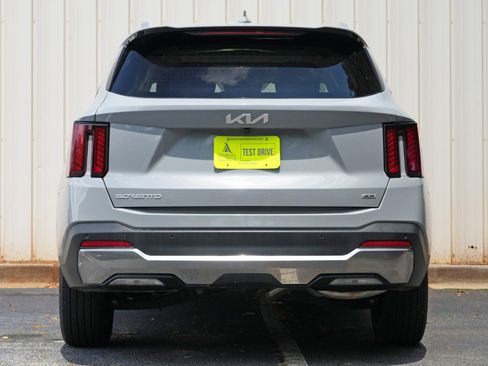 Used 2025 Kia Sorento S w/ Panoramic Sunroof Package AWD/4WD image 10