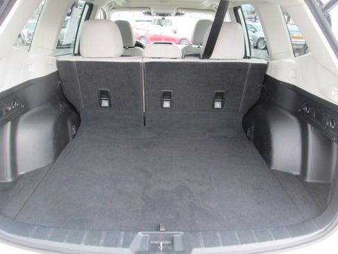 Used 2022 Subaru Forester Premium AWD/4WD image 12
