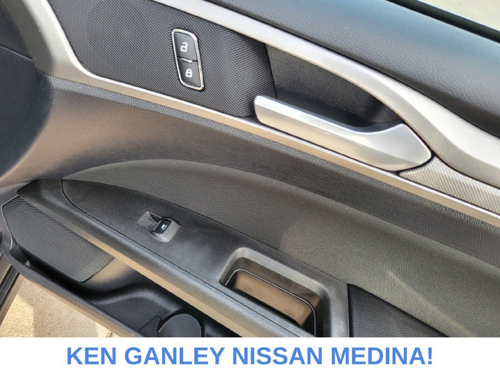 Used 2020 Ford Fusion SE FWD image 49