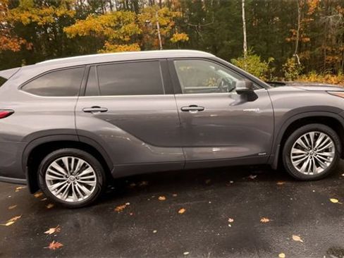 Used 2020 Toyota Highlander Platinum image 4