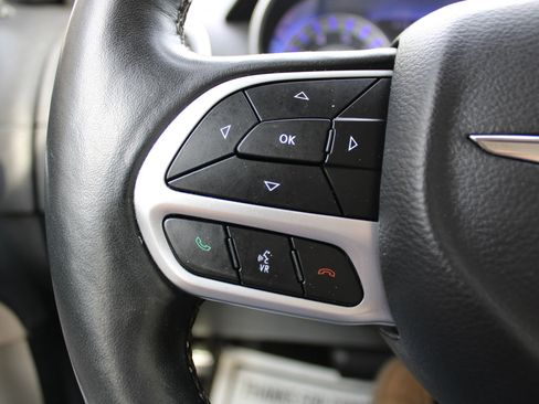 Used 2018 Chrysler 300 Limited image 10