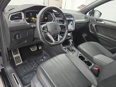 Used 2024 Volkswagen Tiguan SE R-Line image 16