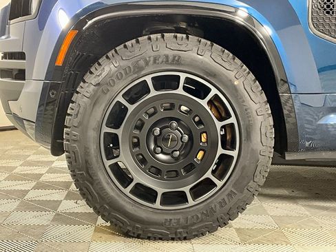 New 2026 Land Rover Defender 110 OCTA AWD/4WD image 9