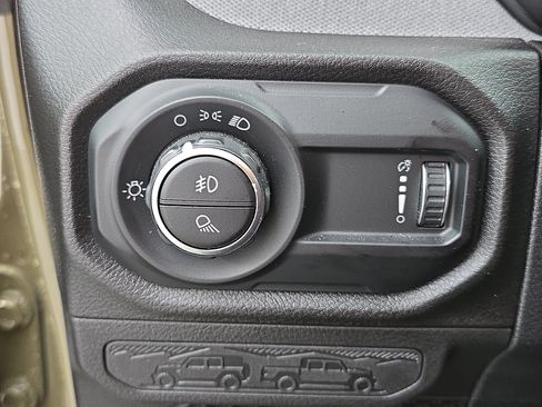 Used 2025 Jeep Gladiator Sport AWD/4WD image 24