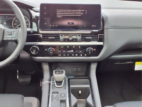 New 2026 Nissan Pathfinder SV w/ SV Premium Package FWD image 15