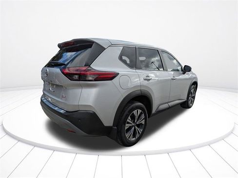 Used 2022 Nissan Rogue SV image 4