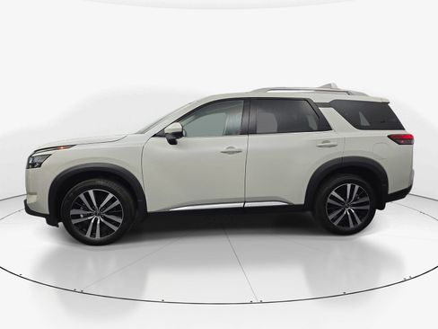 Used 2023 Nissan Pathfinder Platinum FWD image 5