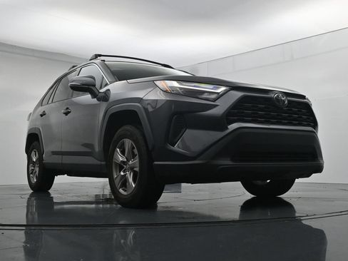 Used 2022 Toyota RAV4 XLE AWD/4WD image 18