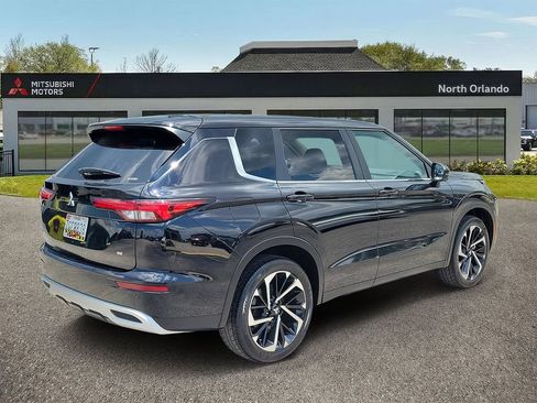 Used 2024 Mitsubishi Outlander SE AWD/4WD image 3