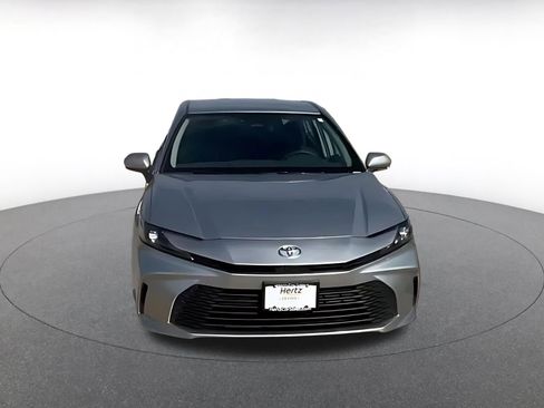 Used 2025 Toyota Camry LE image 3