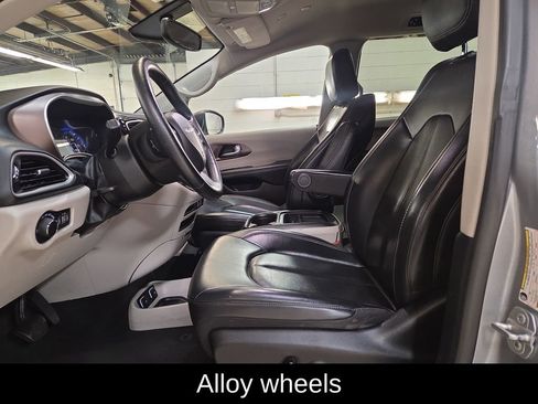 Used 2021 Chrysler Voyager Lxi image 10