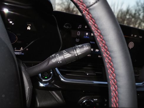 Certified 2024 Chevrolet Trax RS w/ Sunroof Package image 34