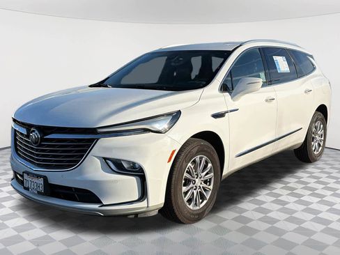 Used 2022 Buick Enclave Essence image 1