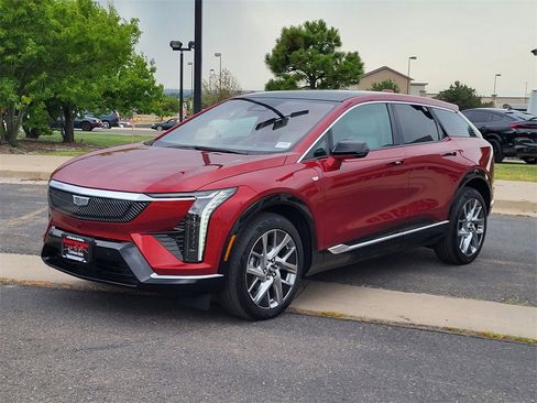 Used 2025 Cadillac Optiq Luxury 1 image 9