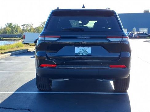 New 2025 Jeep Grand Cherokee Altitude image 21