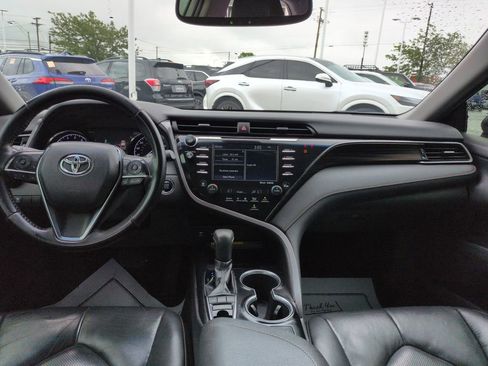 Used 2019 Toyota Camry XLE FWD image 12