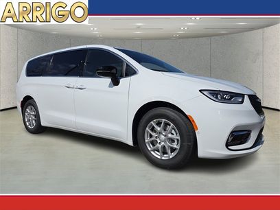 New 2026 Chrysler Pacifica Select