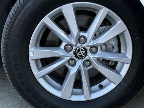 Used 2025 Toyota Camry SE image 10