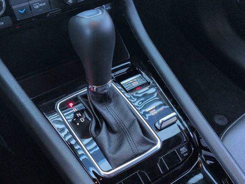 Used 2025 Jeep Compass Limited image 29